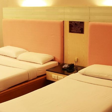Pradipat Hotel Бангкок Экстерьер фото