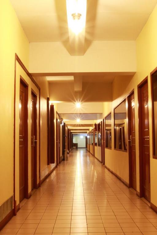 Pradipat Hotel Бангкок Экстерьер фото