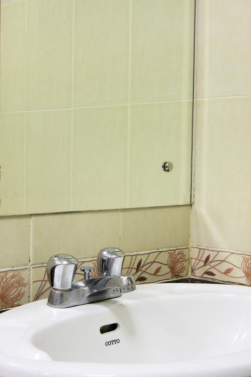 Pradipat Hotel Бангкок Экстерьер фото