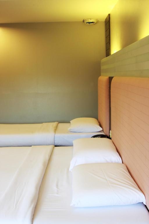 Pradipat Hotel Бангкок Номер фото