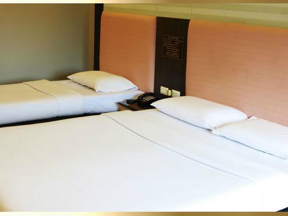 Pradipat Hotel Бангкок Экстерьер фото